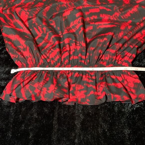 Women's Michael Kors Red & Black Abstract Print V-Neck Cinch Waist Blouse Medium - Picture 10 of 12